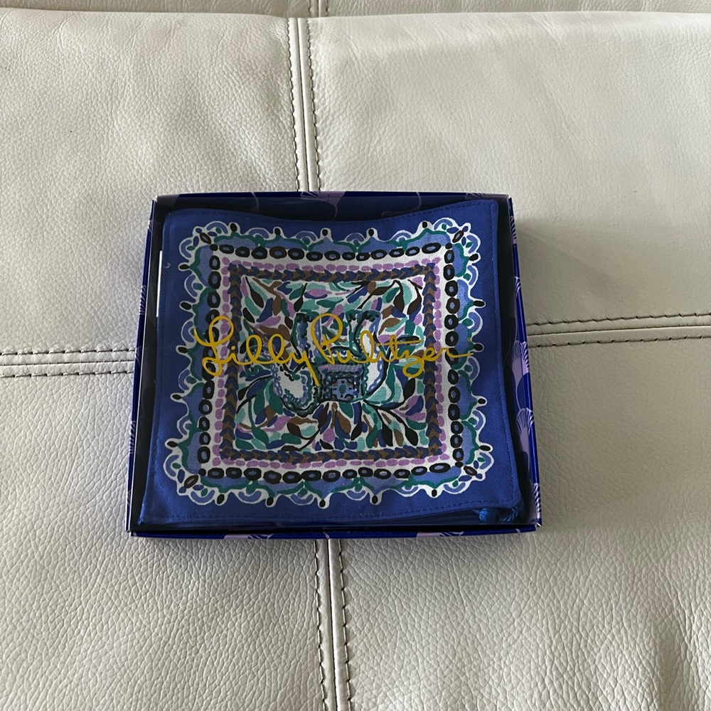 Lilly Pulitzer - Picture 3 of 3